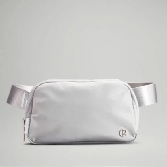 Lululemon Everywhere belt bag 1L, Silver Drop/ White -Discontinued - Picture 2 of 16